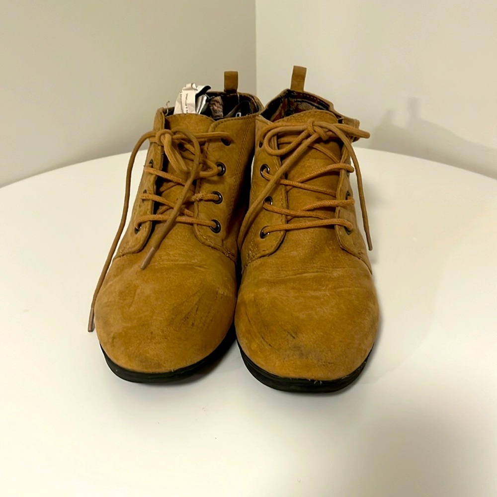 Forever 21 flat beige suede booties